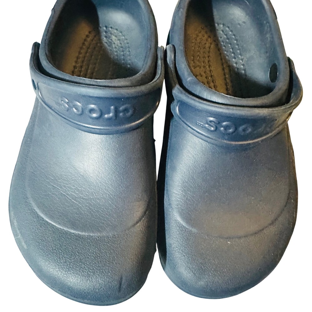 Crocs Mens size 5/Womens Size 7 Non Marking Slip Resistant Work Clogs Navy Blue